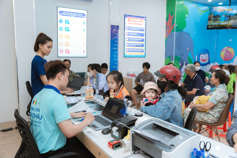 Tại hệ thống nhà thuốc và Trung tâm tiêm chủng Long Châu, vaccine ngừa cúm có nhiều người đến tiêm chủng nhất.