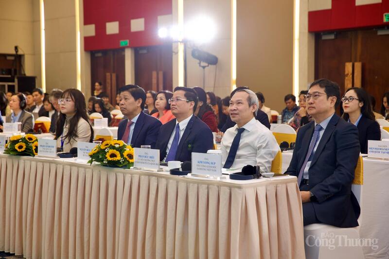 Đại biểu tham dự sự kiện. Ảnh: NH