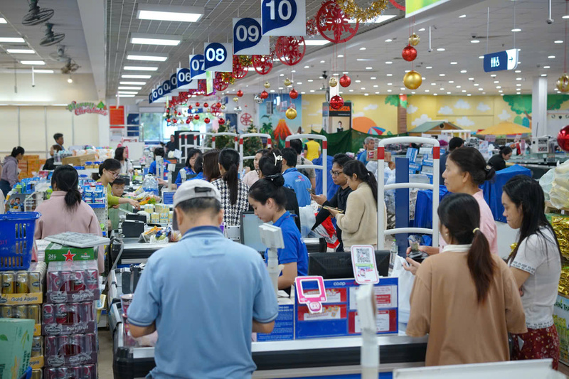 Co.opmart Tuy Hoa становится поддержкой для людей в трудные времена.