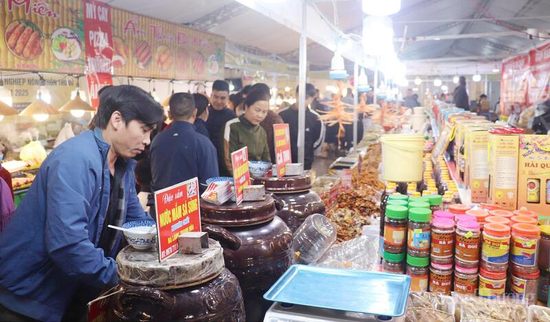 งานแสดงสินค้าอุตสาหกรรมชนบท ประจำปี 2568 ณ ตำบลจุงเจีย ภาพโดย: N.H.