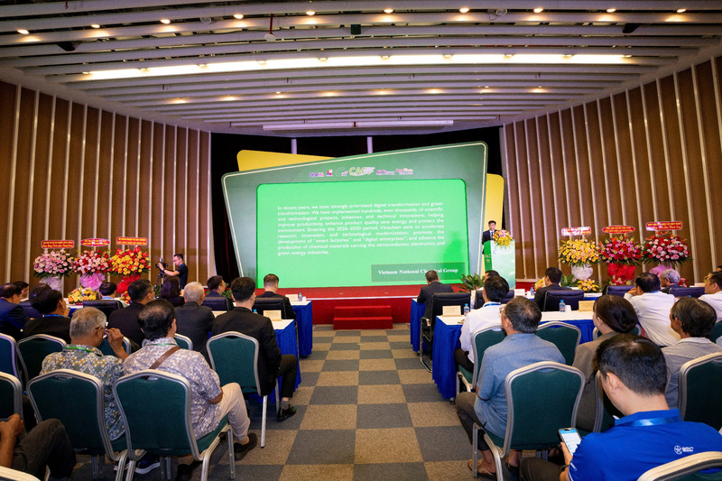 Chuỗi tọa đàm tại triển lãm. Ảnh: Ban tổ chức