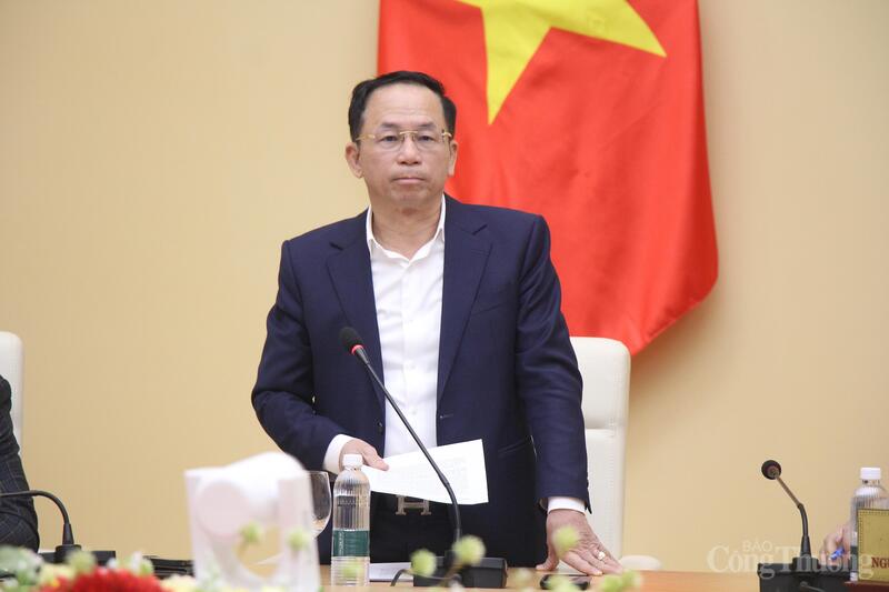 Ông Nguyễn Xuân Nam - Phó Tổng giám đốc Tập đoàn Điện lực Việt Nam (EVN) nêu góp ý hoàn thiện dự thảo.