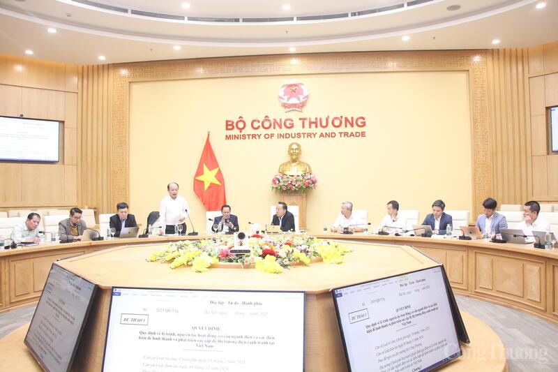 Bộ Công Thương họp Tổ soạn thảo để rà soát nội dung Dự thảo Quyết định của Thủ tướng về lộ trình, nguyên tắc, cơ cấu phát triển thị trường điện cạnh tranh tại Việt Nam.
