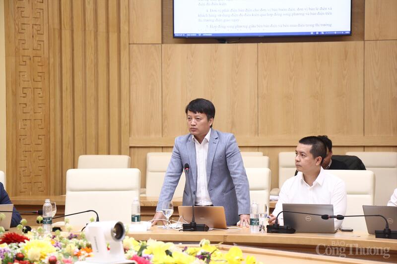 Đại diện Tập đoàn Công nghiệp - Năng lượng Quốc gia Việt Nam (PVN) phát biểu tại cuộc họp.