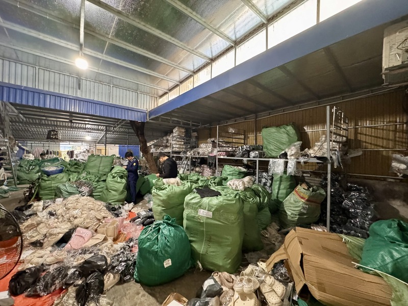 Hình ảnh tang vật bị thu giữ tại cơ sở kinh doanh. Ảnh: Chi cục Quản lý thị trường Ninh Bình