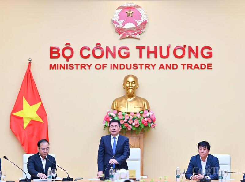 Bộ trưởng Nguyễn Hồng Diên tin tưởng, với kinh nghiệm công tác lâu năm tại Báo Công Thương, tại Bộ Công Thương, đồng chí Nguyễn Thị Thùy Linh sẽ hoàn thành tốt nhiệm vụ.