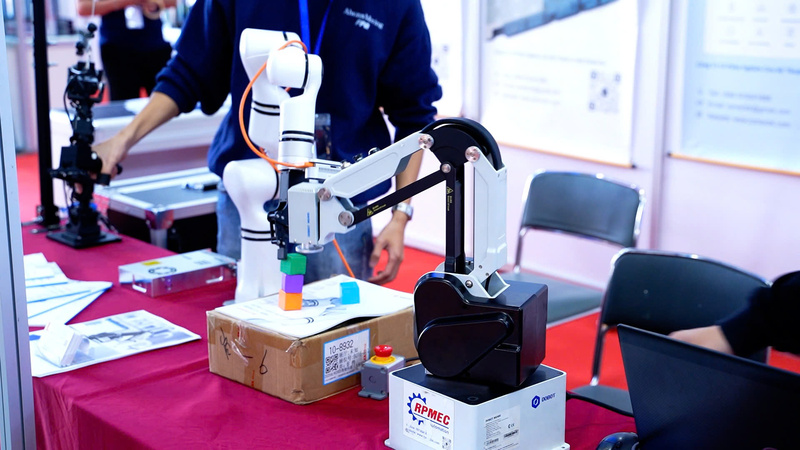 Cánh tay robot, giải pháp tiết kiệm năng lượng và nâng cao năng suất cho doanh nghiệp.