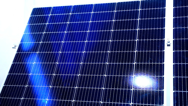 Một thiết bị tiết kiệm năng lượng trưng bày tại triển lãm.