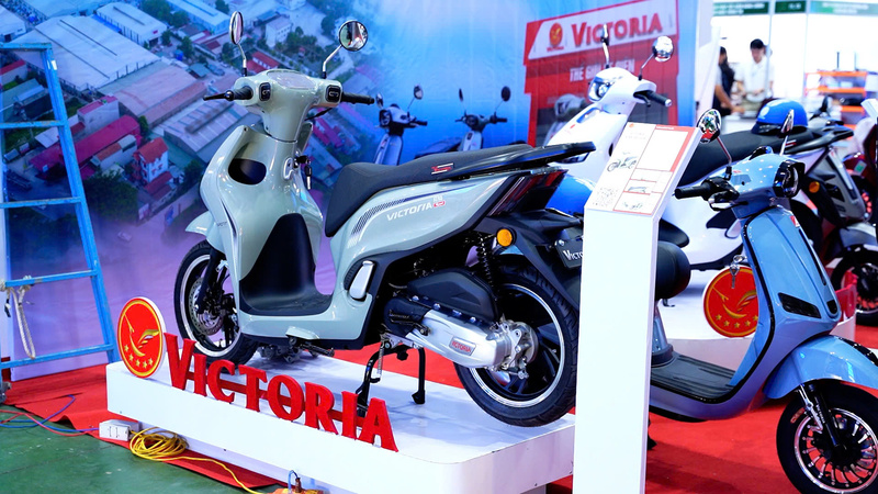 Nhiều mẫu xe máy điện được giới thiệu tại triển lãm.