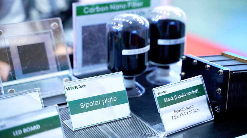 Nhiều doanh nghiệp đã đầu tư thiết kế gian hàng ấn tượng, tích hợp khu trải nghiệm tương tác và trình diễn công nghệ.