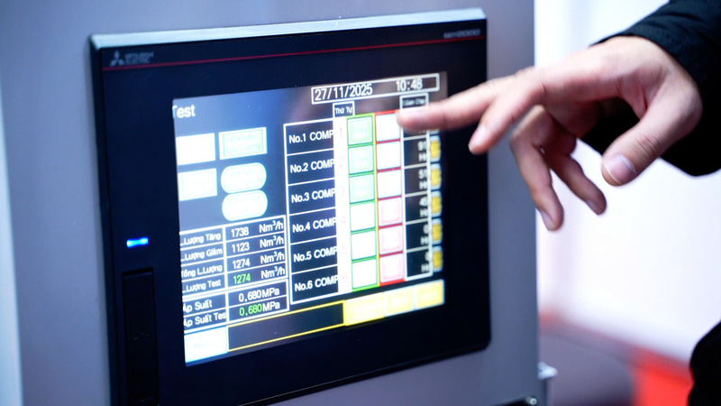 Nhiều doanh nghiệp đầu tư gian hàng theo mô hình tương tác, trình diễn công nghệ thực tế, mang đến cho khách tham quan cái nhìn toàn diện về xu thế năng lượng bền vững trong tương lai.