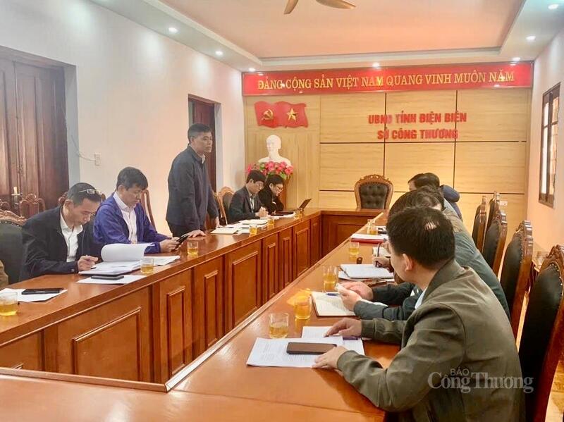 Bapak Nguyen Van Thinh - Wakil Direktur Departemen Inovasi, Transformasi Hijau, dan Promosi Industri (Kementerian Perindustrian dan Perdagangan) menyampaikan pidato penutup pada konferensi tersebut.