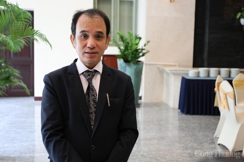 Ông Trần Quốc Tâm, Giám đốc Lithaco trao đổi với phóng viên Báo Công Thương.