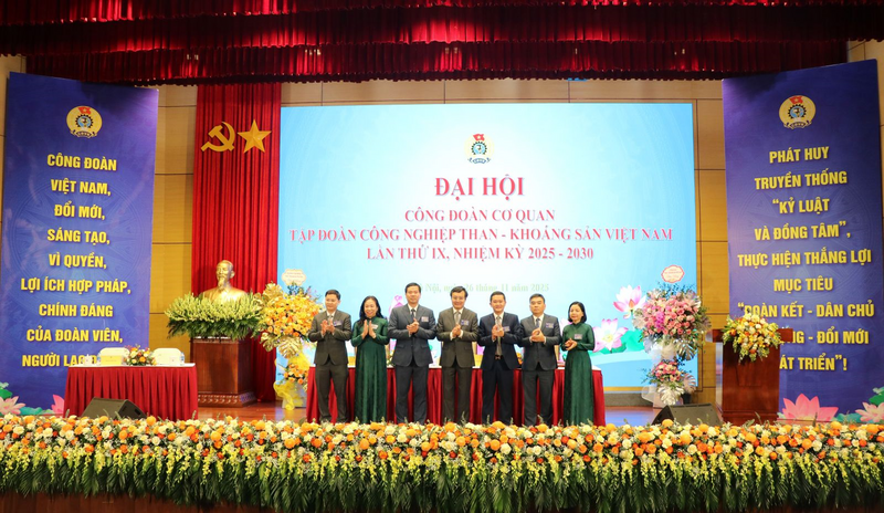 Ban Chấp hành công đoàn Cơ quan Tập đoàn Công nghiệp Than - Khoáng sản Việt Nam khóa IX, nhiệm kỳ 2025 - 2030 ra mắt Đại hội