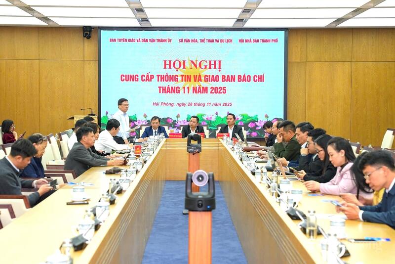 Ông Dương Đình Ổn, Phó giám đốc Sở Nông nghiệp và Môi trường Hải Phòng phát biểu tại hội nghị