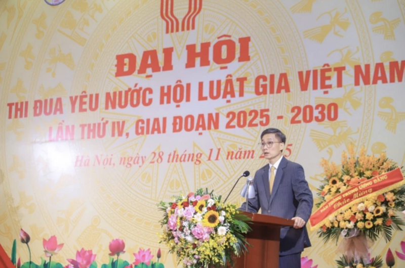 Bí thư Đảng ủy, Chủ tịch Hội Luật gia Việt Nam Nguyễn Khánh Ngọc phát biểu khai mạc đại hội. Ảnh: NĐT