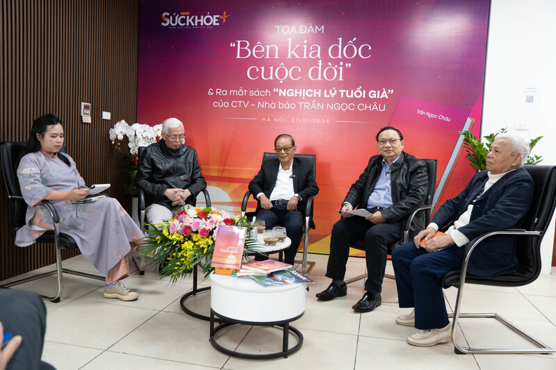 Tọa đàm "Bên kia dốc cuộc đời" (Ảnh: Tạp chí Sức khỏe+)