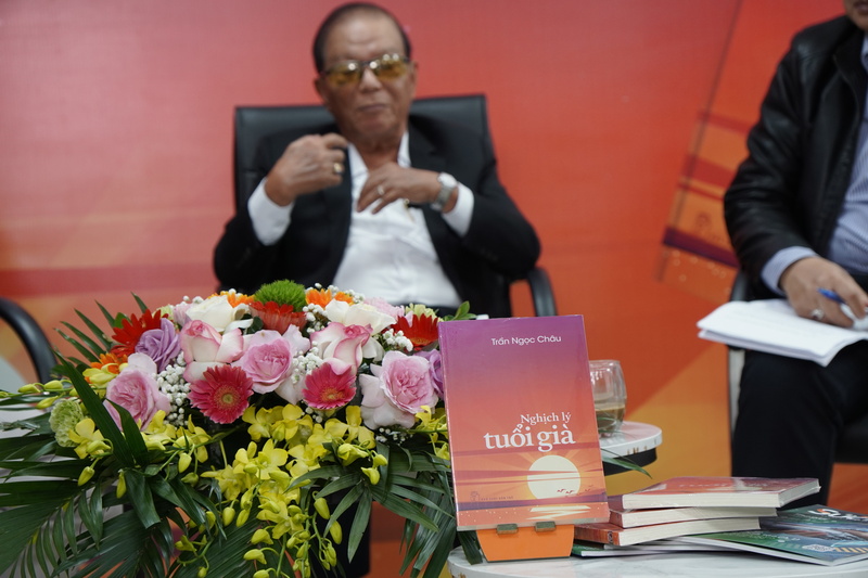 Cuốn sách “Nghịch lý tuổi già” (Ảnh: Tạp chí Sức khỏe+)