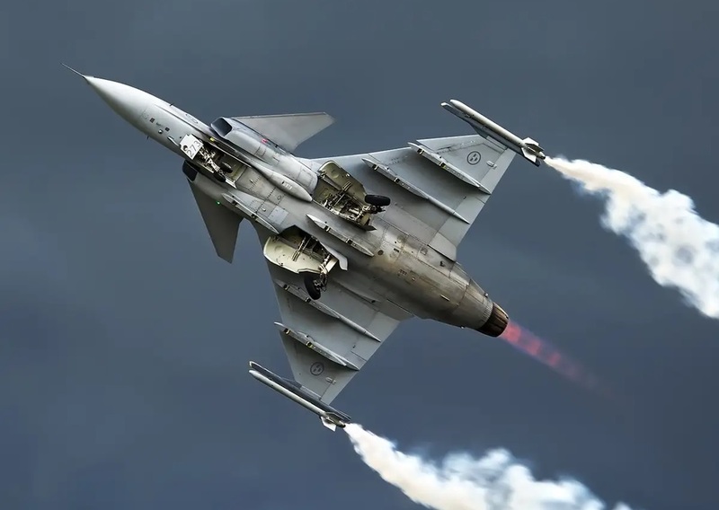 Met zijn krachtige radar, hoge wendbaarheid en lage bedrijfskosten bewijst de JAS 39 Gripen waarom hij veel andere lichte jagers overtreft. Foto: Avia.pro