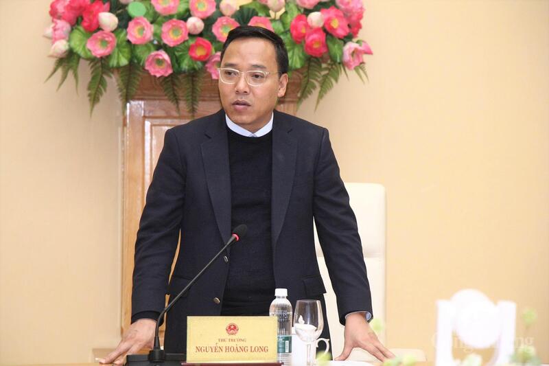 Thứ trưởng Bộ Công Thương Nguyễn Hoàng Long chỉ đạo tại cuộc họp.
