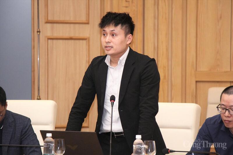 Đại diện Tập đoàn công nghiệp Than - Khoáng sản Việt Nam bày tỏ quan điểm tại cuộc họp.