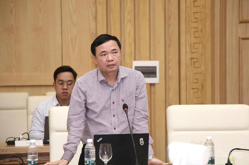 Đại diện Vụ dầu khí và Than phát biểu tại cuộc họp.