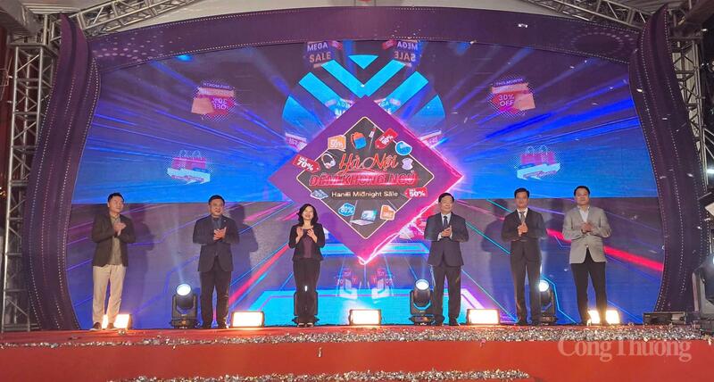 Các đại biểu nhấn nút phát động sự kiện. Ảnh: N.H