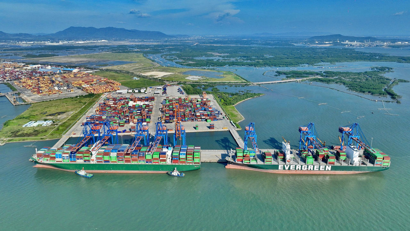 Ngành hàng hải Việt Nam đang có những bước tiến vượt bậc, tiềm năng trở thành trung tâm trung chuyển khu vực