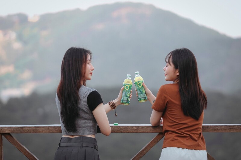 Dừng lại vài phút với Trà xanh không độ giữa khung cảnh yên bình giúp tinh thần thư giãn, giảm stress, giải tỏa căng thẳng và tận hưởng nhịp sống tự do