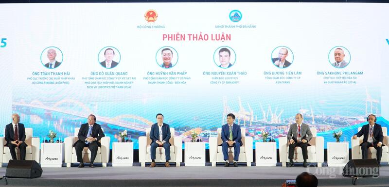 Các chuyên gia, diễn giả thảo luận các giải pháp tháo điểm nghẽn cho phát triển logistics miền Trung