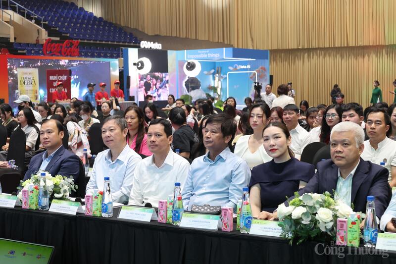 Các đại biểu tham dự diễn đàn