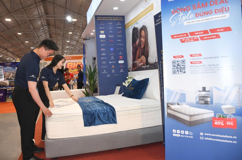 Hầu hết doanh nghiệp tham gia Triển lãm Vietbuild Home 2025, đều khuyến mại từ 10 - 50%, để kích cầu tiêu dùng dịp cuối năm. Ảnh: Minh Khuê.