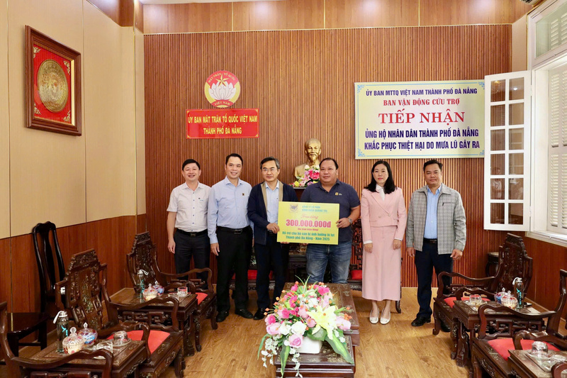 Trao cứu trợ cho bà con tỉnh Quảng Ngãi và Quảng Nam (cũ)