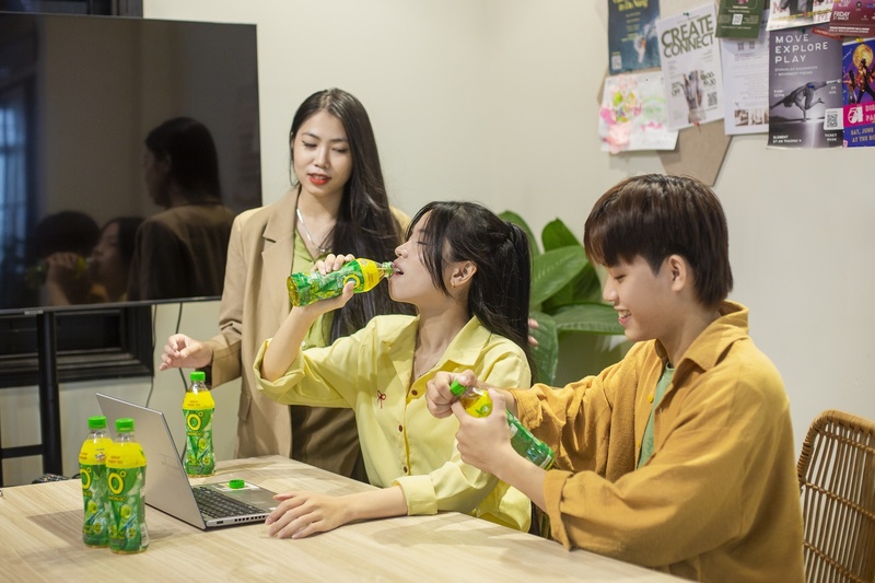 Giữa guồng quay công việc không ngừng, khoảnh khắc giảm căng thẳng cùng chai Trà Xanh Không Độ giúp tinh thần sảng khoái, stress tan biến để bứt phá trong công việc cuối năm.