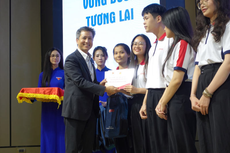 Với cam kết nâng tầm chất lượng cuộc sống, chương trình học bổng đã được tái thiết kế vào năm 2018 với nhiều hoạt động hơn về ESG dành cho sinh viên, cùng với sự hỗ trợ và đào tạo sát sao hơn từ SCG