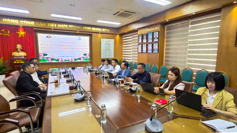 Toàn cảnh buổi làm việc của hai đơn vị.