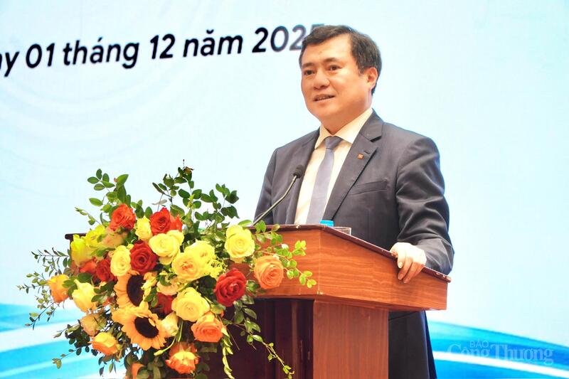 Biträdande industri- och handelsminister Nguyen Sinh Nhat Tan talar vid konferensen. Foto: Minh Trang