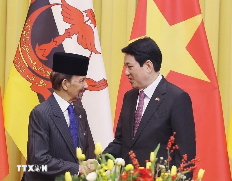 Chủ tịch nước Lương Cường và Quốc vương Brunei Darussalam Haji Hassanal Bolkiah. Ảnh: Lâm Khánh/TTXVN