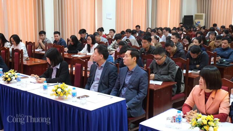 A megnyitó ünnepségen részt vevő küldöttek