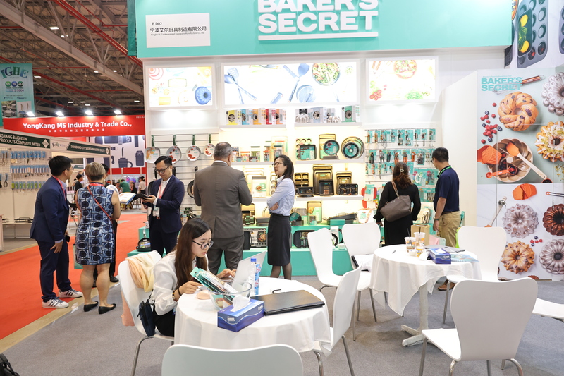 Triển lãm IGHE 2025 thu hút sự tham gia của đông đảo doanh nghiệp trong nước và quốc tế, quy mô hơn 500 gian hàng với sự tham gia của hơn 250 doanh nghiệp trưng bày hơn 10.000 sản phẩm