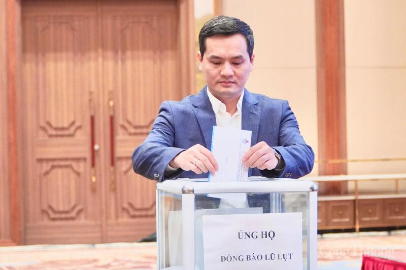 ​ໃຫ້​ກຽດ​ໃຫ້​ແກ່​ບັນດາ​ບຸກຄົນ ​ແລະ ກຸ່ມ​ທີ່​ດີ​ເດັ່ນ​ໃນ​ວຽກ​ງານ​ຝຶກ​ອົບຮົມ​ໃນ​ຂະ​ແໜງ​ອຸດສາຫະກຳ ​ແລະ ການ​ຄ້າ - 11