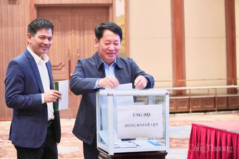 ​ໃຫ້​ກຽດ​ໃຫ້​ແກ່​ບັນດາ​ບຸກຄົນ ​ແລະ ກຸ່ມ​ທີ່​ດີ​ເດັ່ນ​ໃນ​ວຽກ​ງານ​ຝຶກ​ອົບຮົມ​ໃນ​ຂະ​ແໜງ​ອຸດສາຫະກຳ ​ແລະ ການ​ຄ້າ - 12