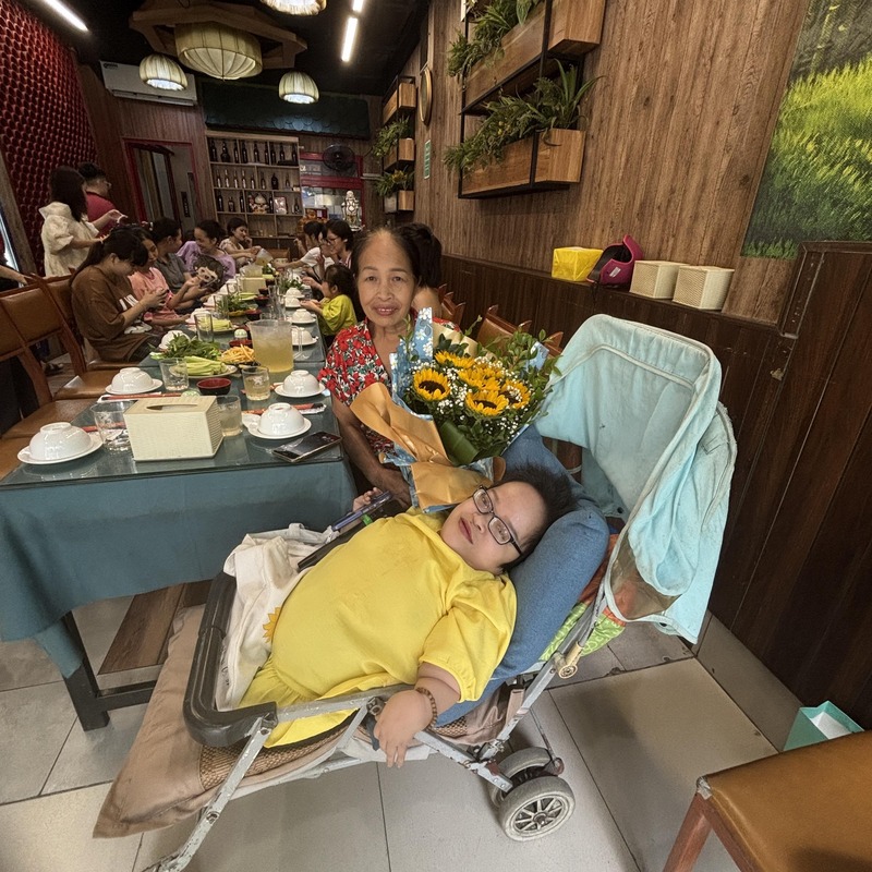 Tình yêu thương của mẹ chính là động lực để chị Thu Thương kiên trì theo đuổi ước mơ. Ảnh: NVCC.