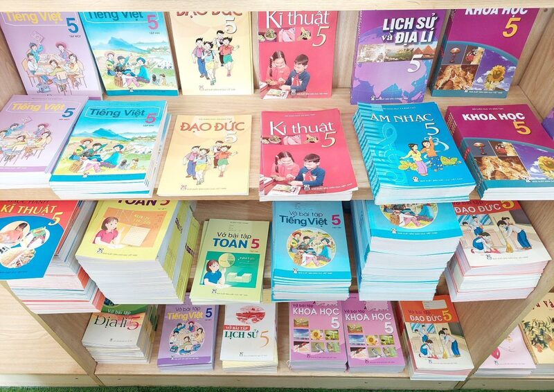 Bộ Giáo dục và Đào tạo công bố dự thảo Thông tư ban hành quy định về tiêu chuẩn, quy trình chuyển thể và tổ chức thẩm định sách giáo khoa điện tử biên soạn theo Chương trình Giáo dục phổ thông. Ảnh minh hoạ