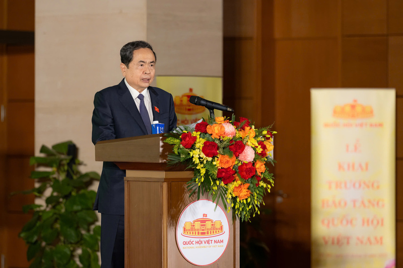 Nasjonalforsamlingens leder Tran Thanh Man taler under seremonien.