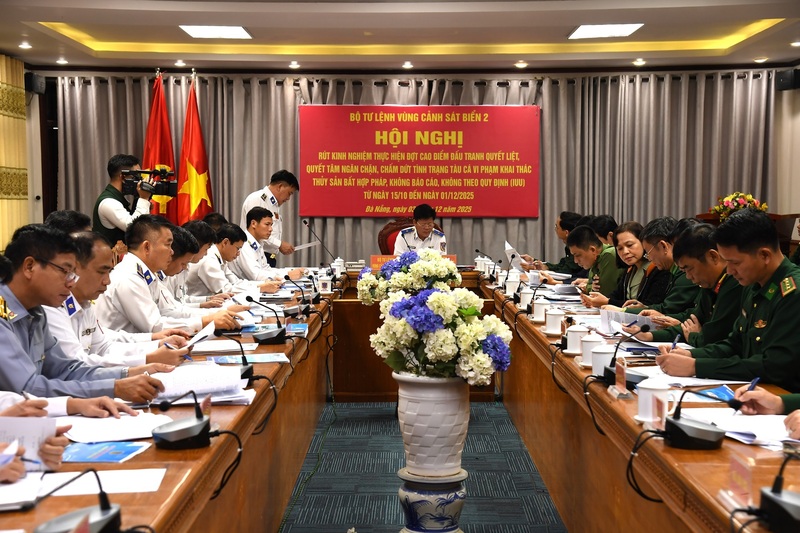 Quang cảnh hội nghị rút kinh nghiệm đợt cao điểm chống khai thác IUU tại Vùng Cảnh sát biển 2.