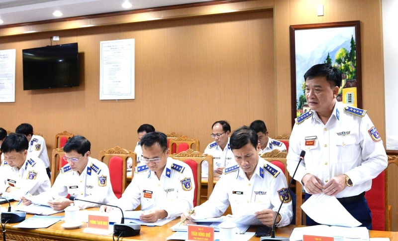 Đại tá Trương Bá Long, Phó Tư lệnh Tham mưu trưởng Vùng Cảnh sát biển 2 báo cáo tại hội nghị.