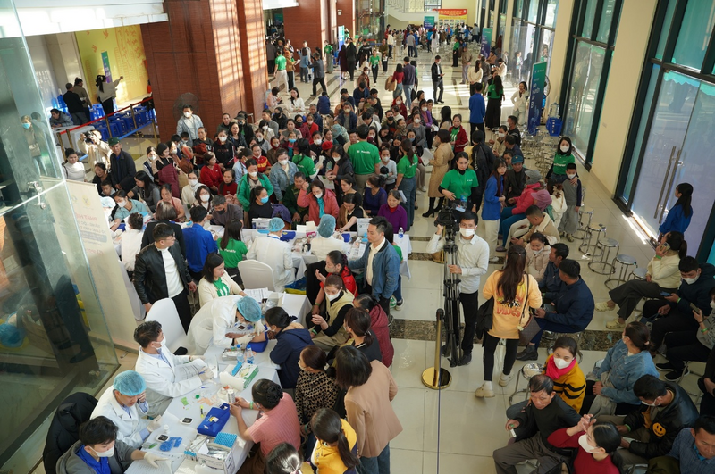 Rất đông người dân Thanh Hóa đến khám sức khỏe tại sự kiện 'Sống Khỏe mỗi ngày 2025'.