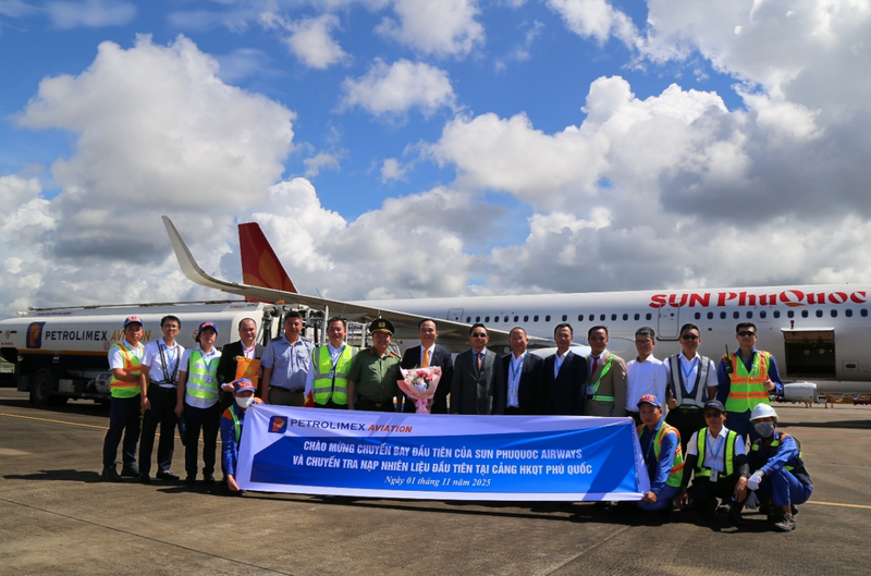 Petrolimex Aviation chào mừng chuyến bay đầu tiên của Sun PhuQuoc Airways và chuyến tra nạp nhiên liệu đầu tiên tại Cảng Hàng không quốc tế Phú Quốc