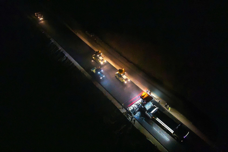 Vừa chạy đua với tiến độ, các nhà thầu vẫn kiểm soát chặt chẽ chất lượng công trình và điều kiện an toàn lao động.